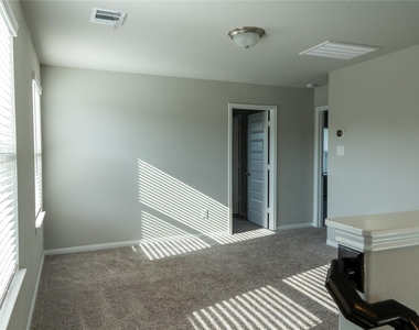 7010 Silverleaf Oak Street - Photo Thumbnail 20