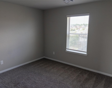 7010 Silverleaf Oak Street - Photo Thumbnail 34