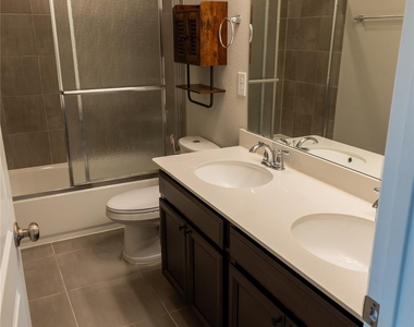 7010 Silverleaf Oak Street - Photo Thumbnail 35