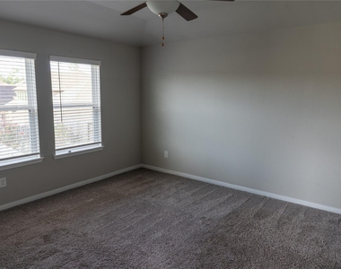 7010 Silverleaf Oak Street - Photo Thumbnail 24