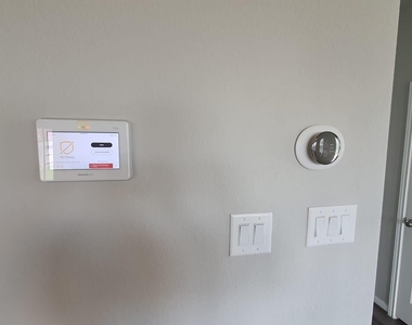 7010 Silverleaf Oak Street - Photo Thumbnail 45