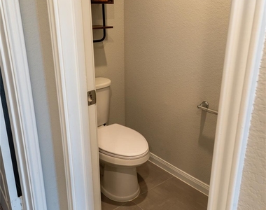 7010 Silverleaf Oak Street - Photo Thumbnail 17