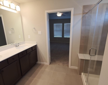 7010 Silverleaf Oak Street - Photo Thumbnail 30