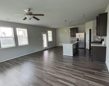 7010 Silverleaf Oak Street - Photo Thumbnail 7
