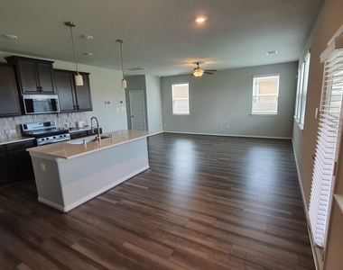 7010 Silverleaf Oak Street - Photo Thumbnail 14