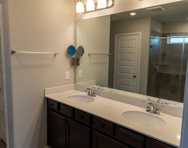 7010 Silverleaf Oak Street - Photo Thumbnail 29
