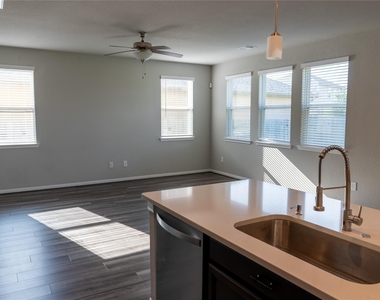 7010 Silverleaf Oak Street - Photo Thumbnail 10