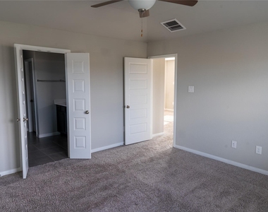 7010 Silverleaf Oak Street - Photo Thumbnail 23