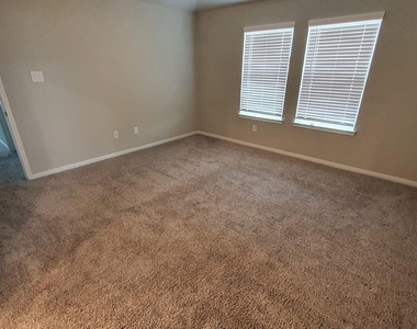 7010 Silverleaf Oak Street - Photo Thumbnail 26