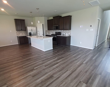 7010 Silverleaf Oak Street - Photo Thumbnail 9