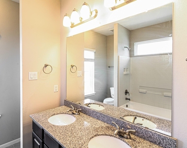 3209 Youngs Meadow Lane - Photo Thumbnail 9