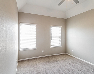 3209 Youngs Meadow Lane - Photo Thumbnail 5