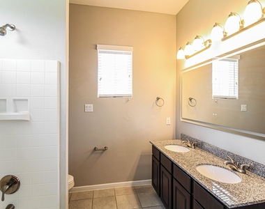 3209 Youngs Meadow Lane - Photo Thumbnail 10