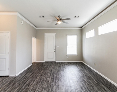 3209 Youngs Meadow Lane - Photo Thumbnail 3