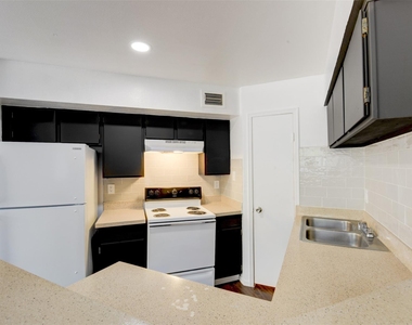 7200 W T C Jester Boulevard - Photo Thumbnail 17