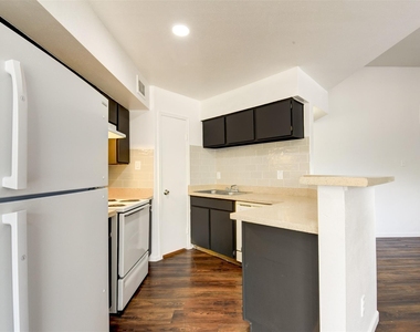 7200 W T C Jester Boulevard - Photo Thumbnail 16
