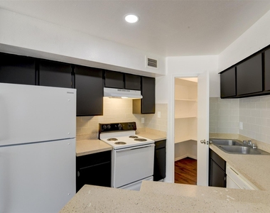7200 W T C Jester Boulevard - Photo Thumbnail 19
