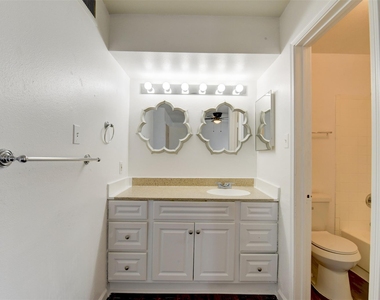 7200 W T C Jester Boulevard - Photo Thumbnail 28