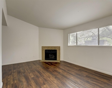 7200 W T C Jester Boulevard - Photo Thumbnail 9