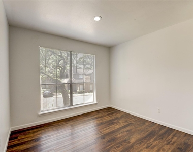 7200 W T C Jester Boulevard - Photo Thumbnail 12