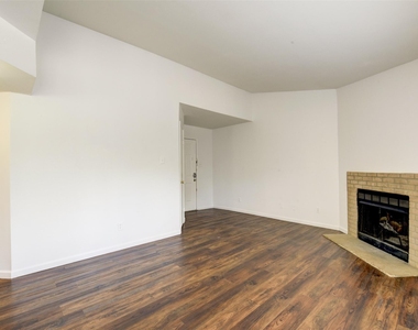 7200 W T C Jester Boulevard - Photo Thumbnail 11