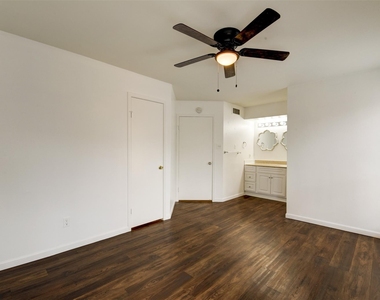 7200 W T C Jester Boulevard - Photo Thumbnail 24