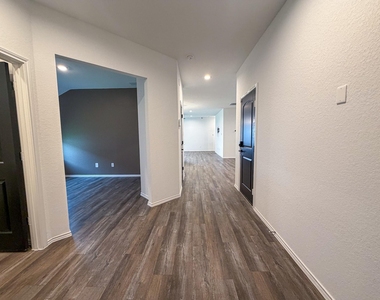 3101 Emerald Ocean Drive - Photo Thumbnail 4