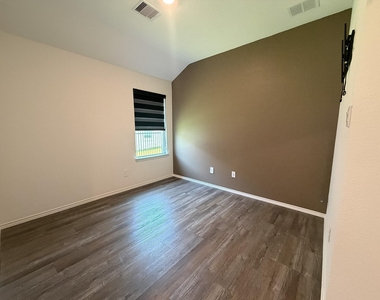 3101 Emerald Ocean Drive - Photo Thumbnail 6