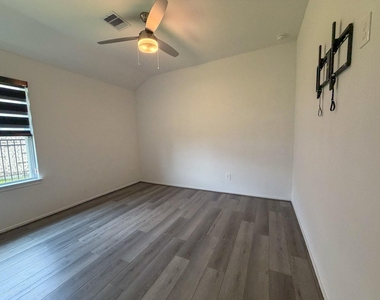 3101 Emerald Ocean Drive - Photo Thumbnail 15