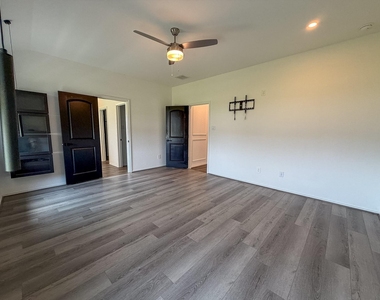 3101 Emerald Ocean Drive - Photo Thumbnail 26