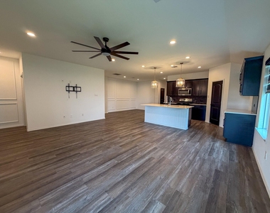 3101 Emerald Ocean Drive - Photo Thumbnail 18