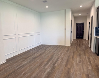 3101 Emerald Ocean Drive - Photo Thumbnail 9
