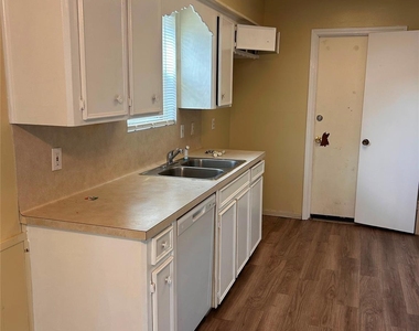 12755 Brookglade Circle - Photo Thumbnail 2