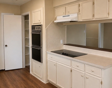 12755 Brookglade Circle - Photo Thumbnail 14