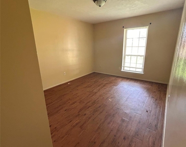 12755 Brookglade Circle - Photo Thumbnail 9