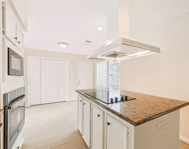 930 Mesa Terrace Drive - Photo Thumbnail 8