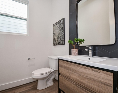 3513 Mcilhenny Street - Photo Thumbnail 5