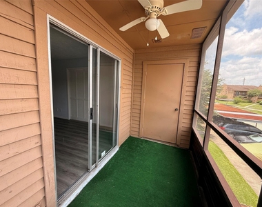 10555 Turtlewood Court - Photo Thumbnail 23
