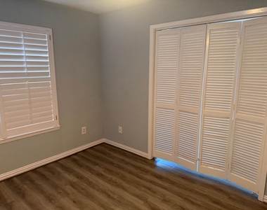10555 Turtlewood Court - Photo Thumbnail 14