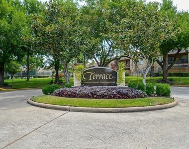 10555 Turtlewood Court - Photo Thumbnail 22