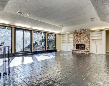 5203 Braesvalley Drive - Photo Thumbnail 4