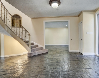 5203 Braesvalley Drive - Photo Thumbnail 13