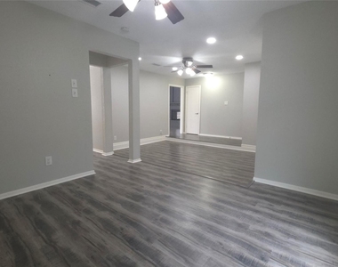 1119 Montour Drive - Photo Thumbnail 6