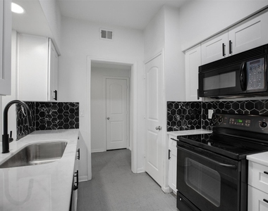 2475 Underwood Street - Photo Thumbnail 9