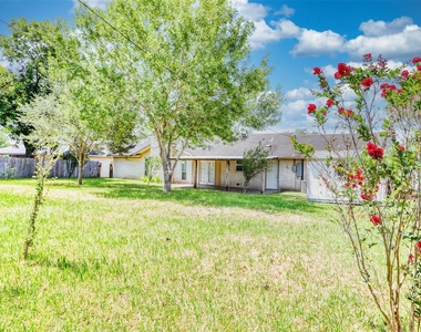 607 Rosewood Drive - Photo Thumbnail 16