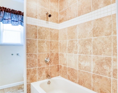 607 Rosewood Drive - Photo Thumbnail 42