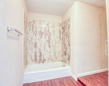 607 Rosewood Drive - Photo Thumbnail 34
