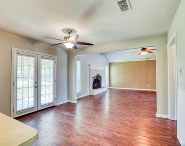 607 Rosewood Drive - Photo Thumbnail 5