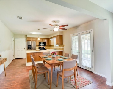607 Rosewood Drive - Photo Thumbnail 10