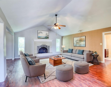 607 Rosewood Drive - Photo Thumbnail 3